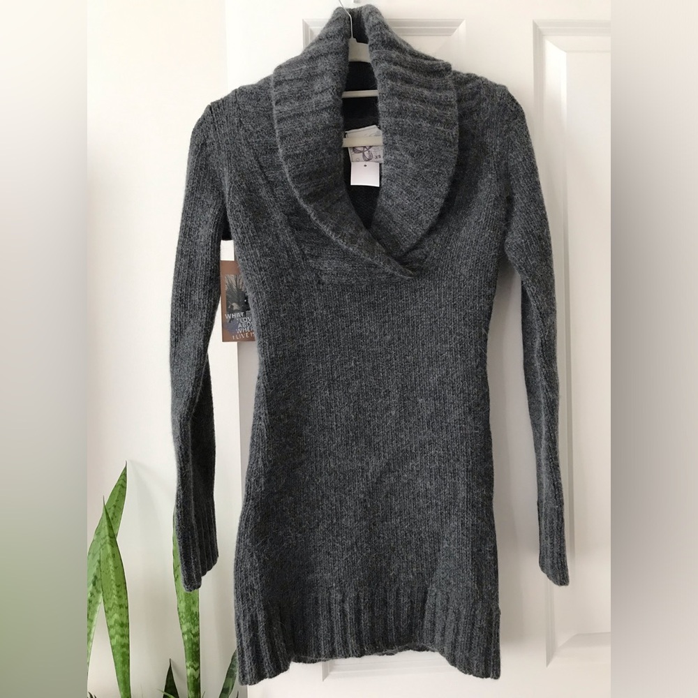 Vintage Aritzia TNA Lambswool Sweater